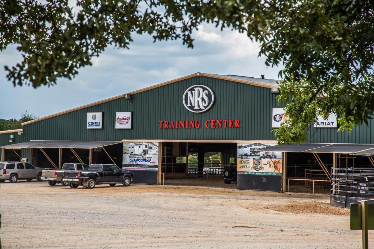 Nrs Event Center & Guest Ranch Hotel Decatur Buitenkant foto