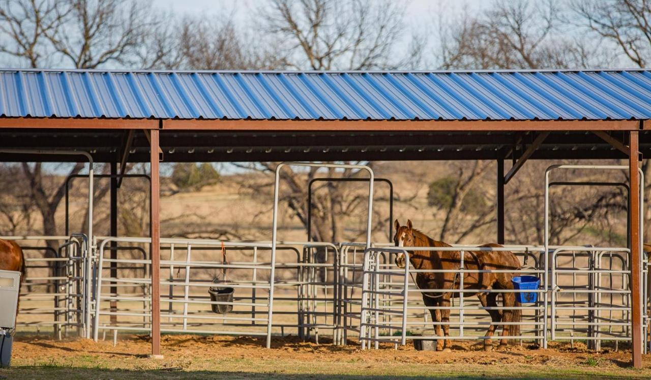 Nrs Event Center & Guest Ranch Hotel Decatur Buitenkant foto