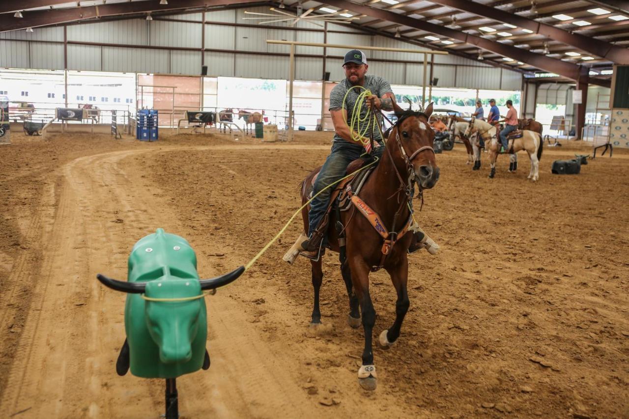 Nrs Event Center & Guest Ranch Hotel Decatur Buitenkant foto