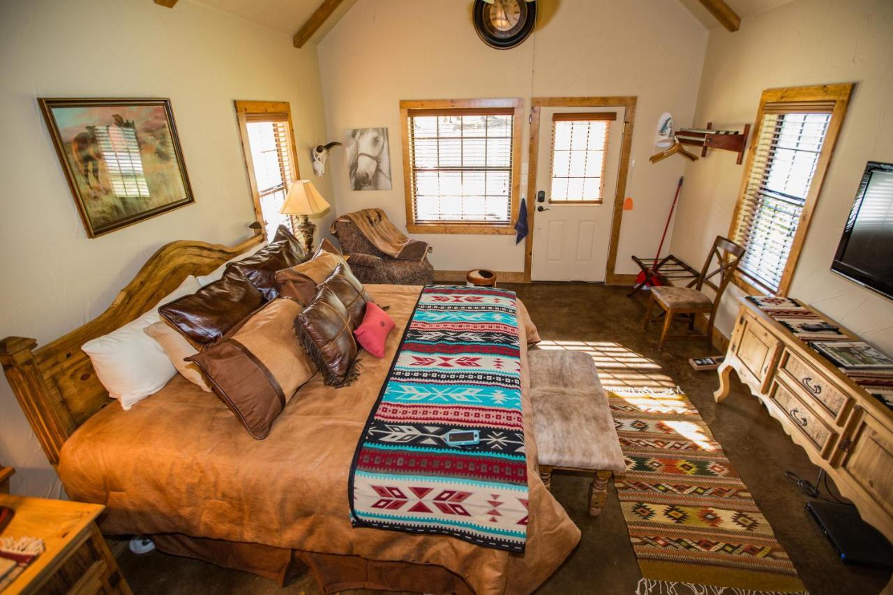 Nrs Event Center & Guest Ranch Hotel Decatur Buitenkant foto