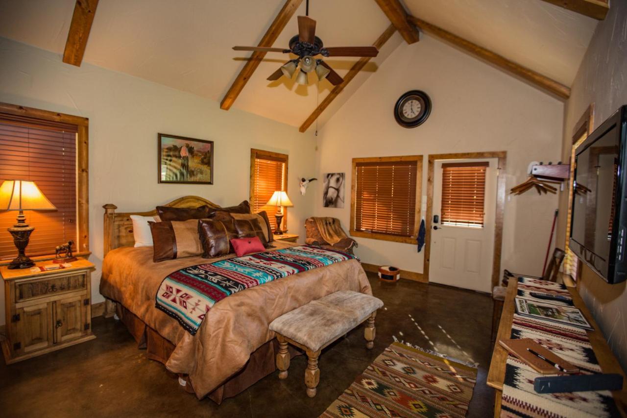 Nrs Event Center & Guest Ranch Hotel Decatur Buitenkant foto