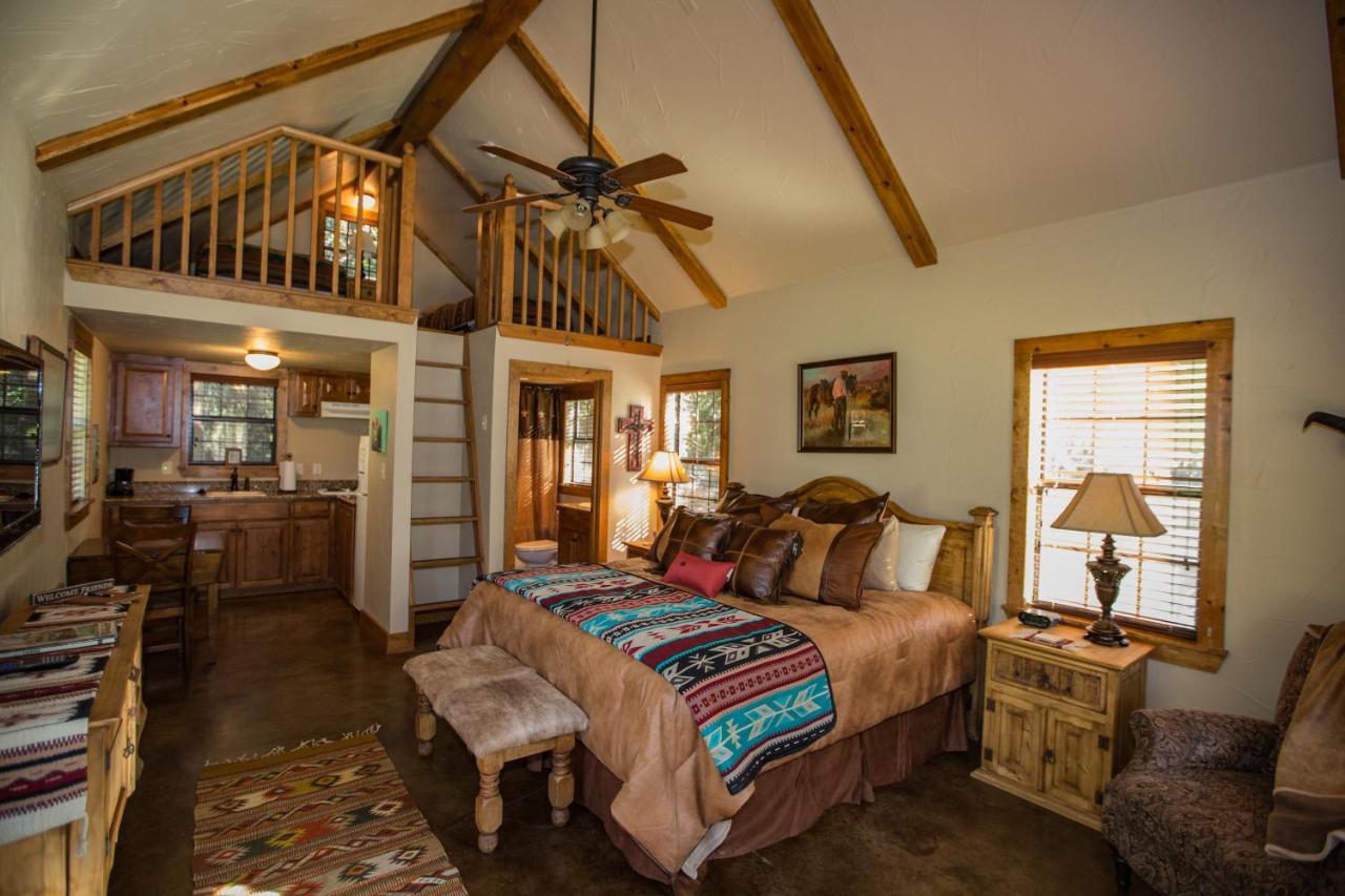 Nrs Event Center & Guest Ranch Hotel Decatur Buitenkant foto