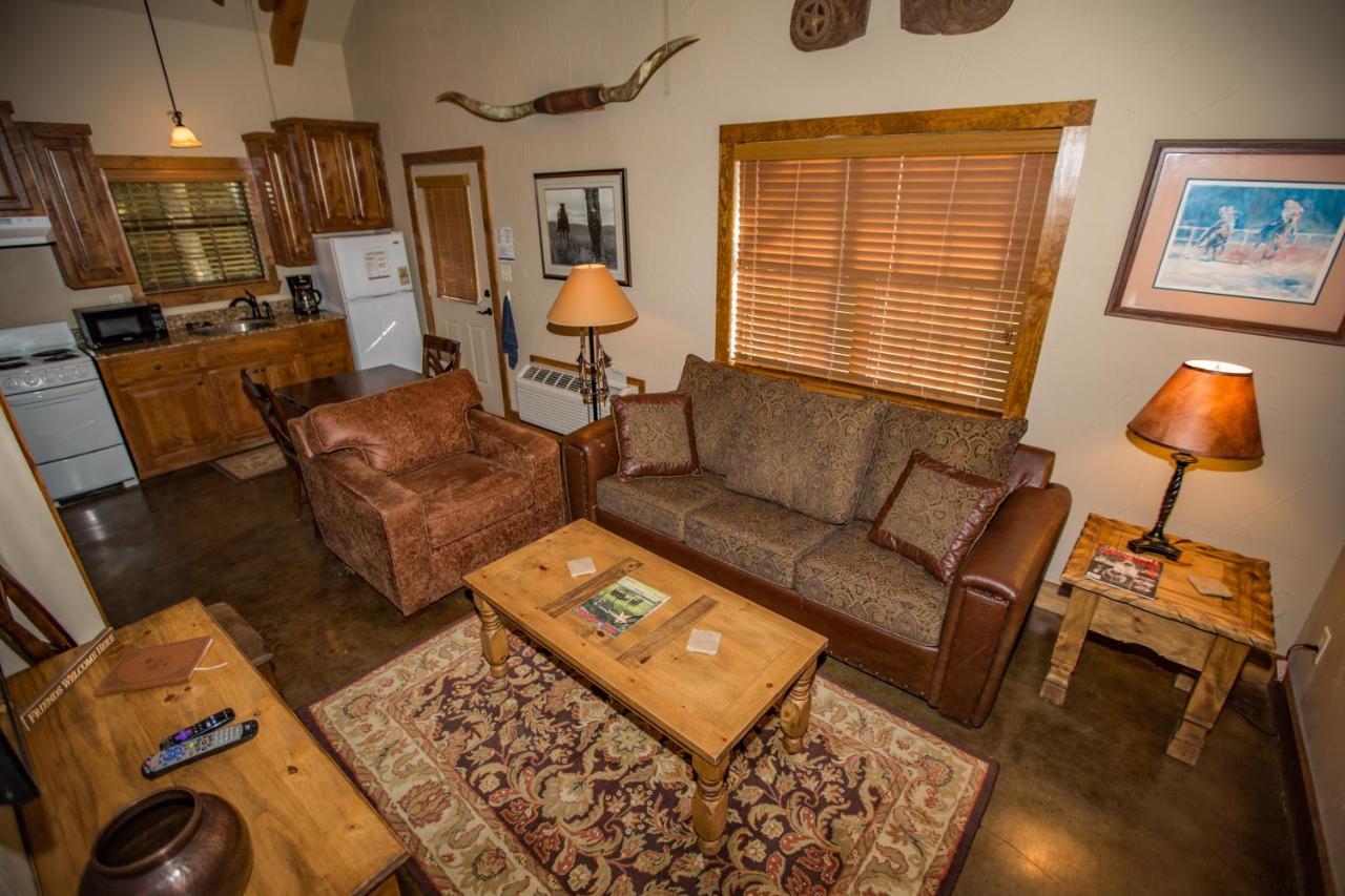 Nrs Event Center & Guest Ranch Hotel Decatur Buitenkant foto