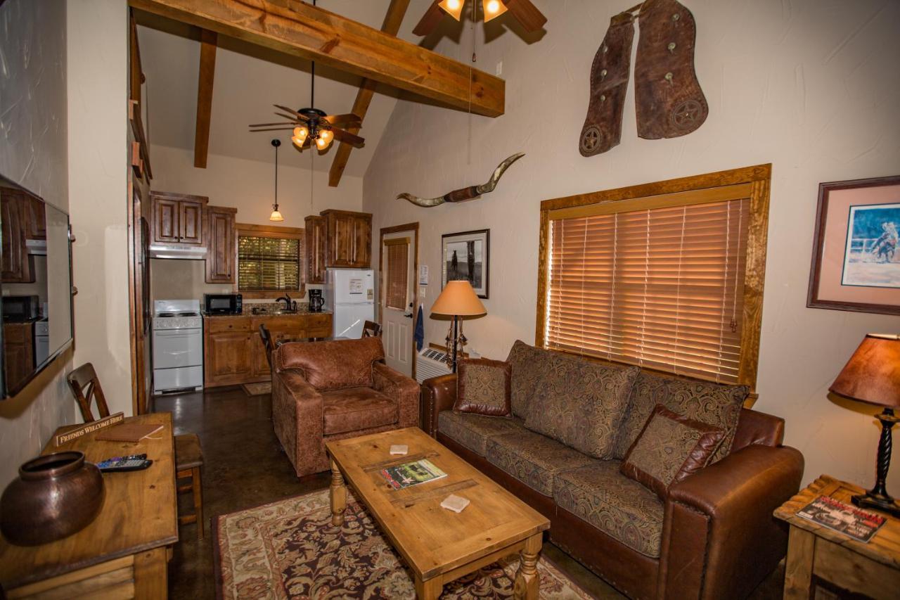 Nrs Event Center & Guest Ranch Hotel Decatur Buitenkant foto