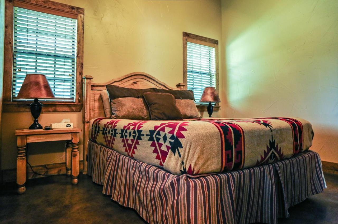 Nrs Event Center & Guest Ranch Hotel Decatur Buitenkant foto