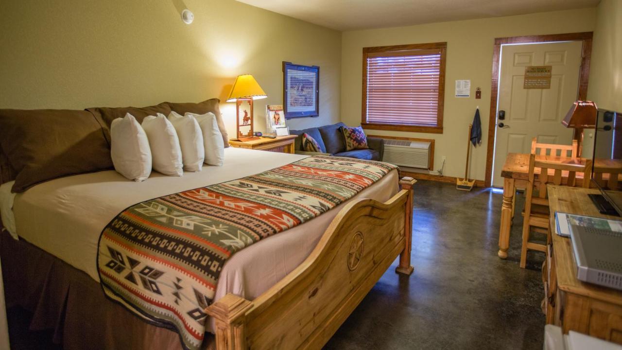 Nrs Event Center & Guest Ranch Hotel Decatur Buitenkant foto
