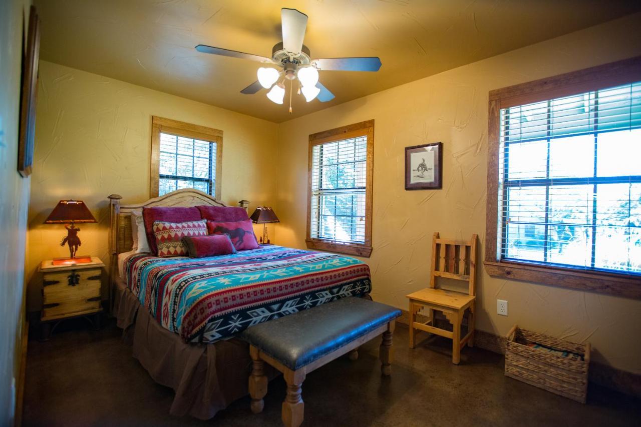 Nrs Event Center & Guest Ranch Hotel Decatur Buitenkant foto