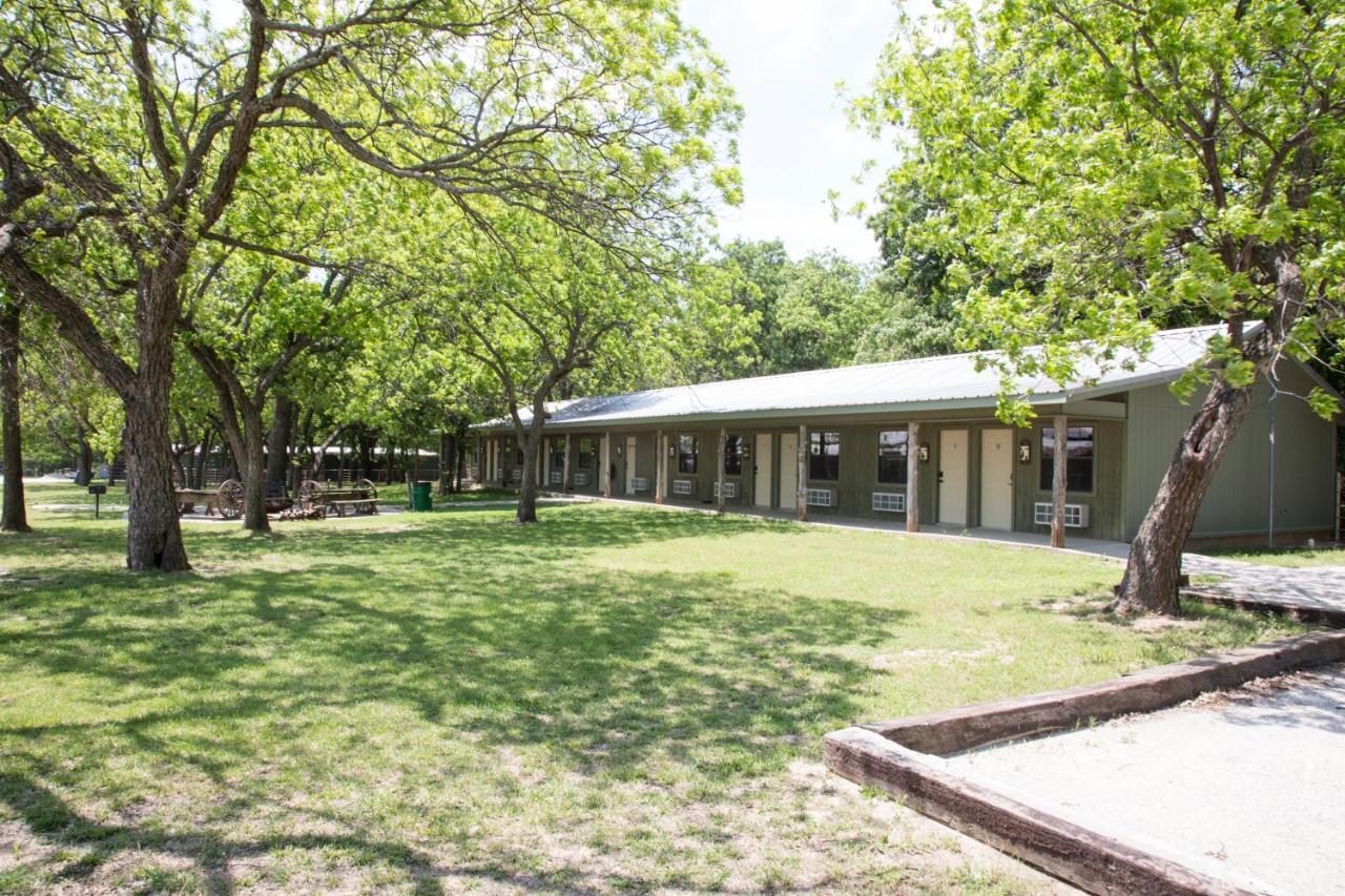 Nrs Event Center & Guest Ranch Hotel Decatur Buitenkant foto
